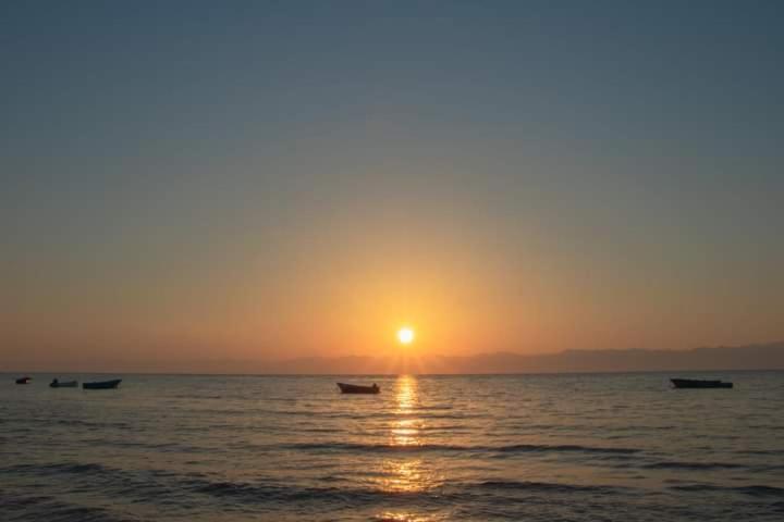 Hostel Sebaii Camp السباعى كامب شاطئ الترابين بجوار ويت بالس Nuweiba` Exterior foto